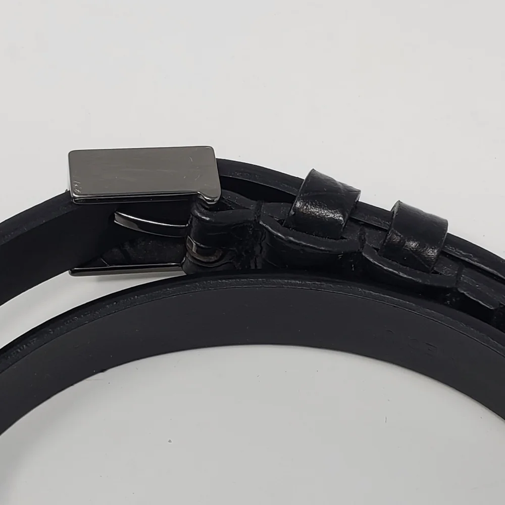 NINE WEST EMBOSSED LEATHER BELT SILVER TONE BUCKLE WOMEN SIZE MEDIUM ITALIAN
